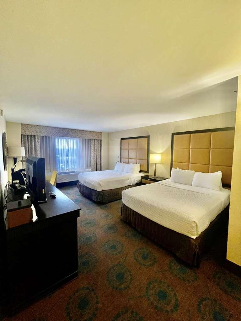 Brandywine Plaza Hotel Claymont Room photo