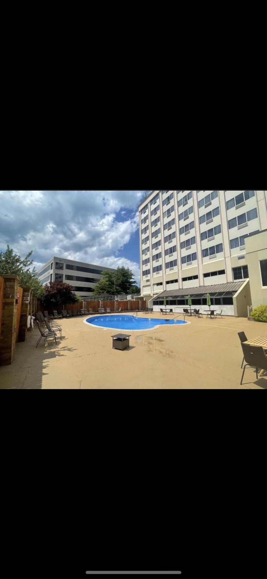 Brandywine Plaza Hotel Claymont Exterior photo